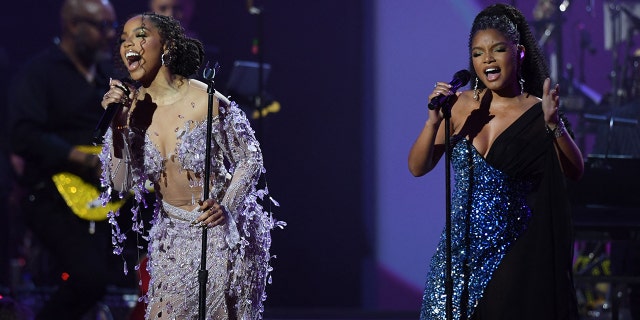 Chloe and Halle Bailey singing on stage