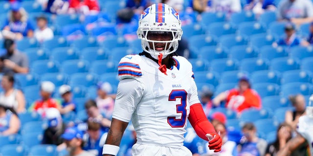 Damar Hamlin in preseason game