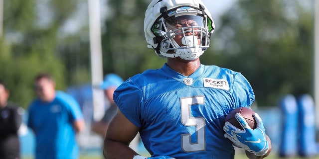 David Montgomery practicing