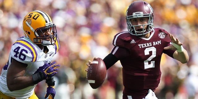 Johnny Manziel scrambles