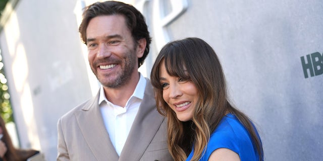 Kaley Cuoco with Tom Pelphrey