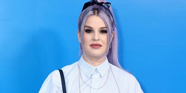 kelly osbourne against blue background