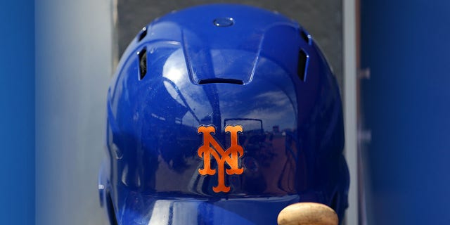 Mets logo on helmet