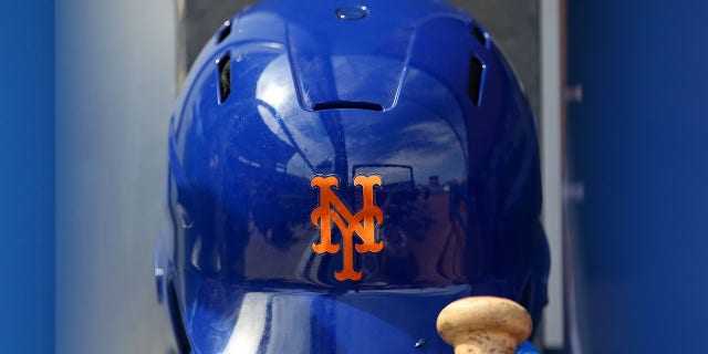 Mets logo on helmet