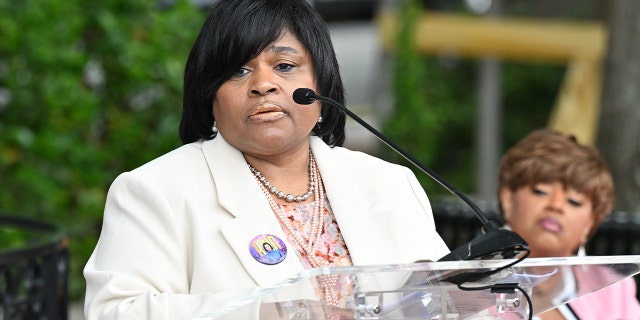Minyon Moore speaks
