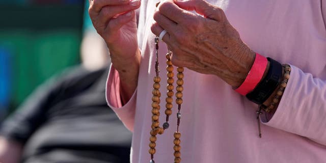 Ohio rally, praying the rosary