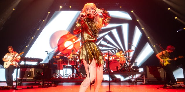 Hayley Williams of Paramore performing