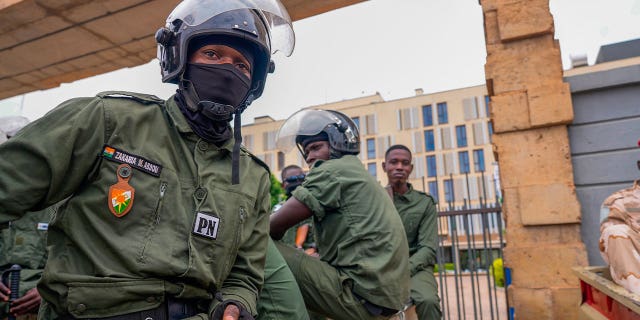 Nigerien police officers