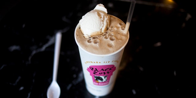 A root beer float ready to be served