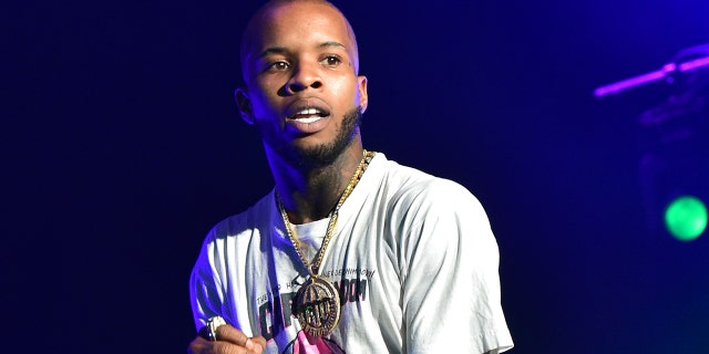 Rapper Tory Lanez wears gold chain necklace while performing on stage