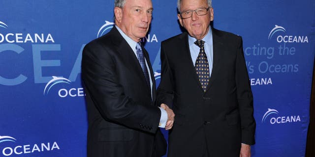 Hansjörg Wyss, right, shaking hands with Michael Bloomberg