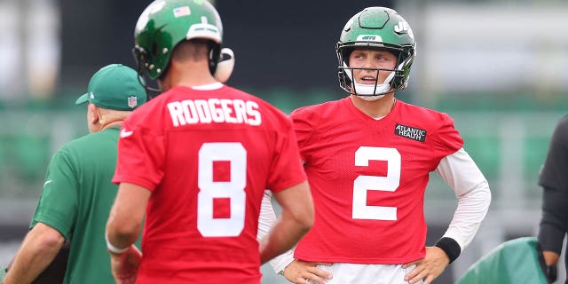 Zach Wilson and Aaron Rodgers at Jets training camp