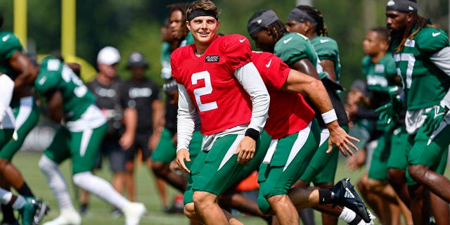 Zach Wilson runs drills during training camp