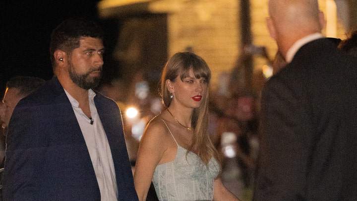 Taylor Swift fans mob New Jersey restaurant during friend's wedding weekend