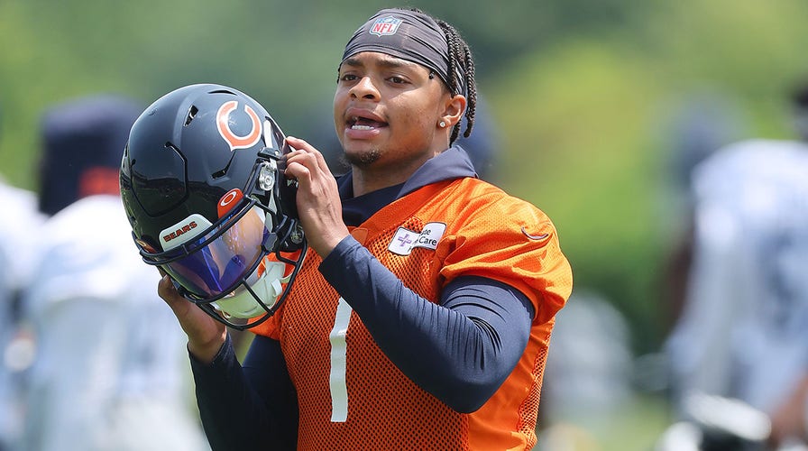 Bears' Justin Fields walks back criticism aimed at coaches: 'I'm not  blaming anything on the coaches' | Fox News
