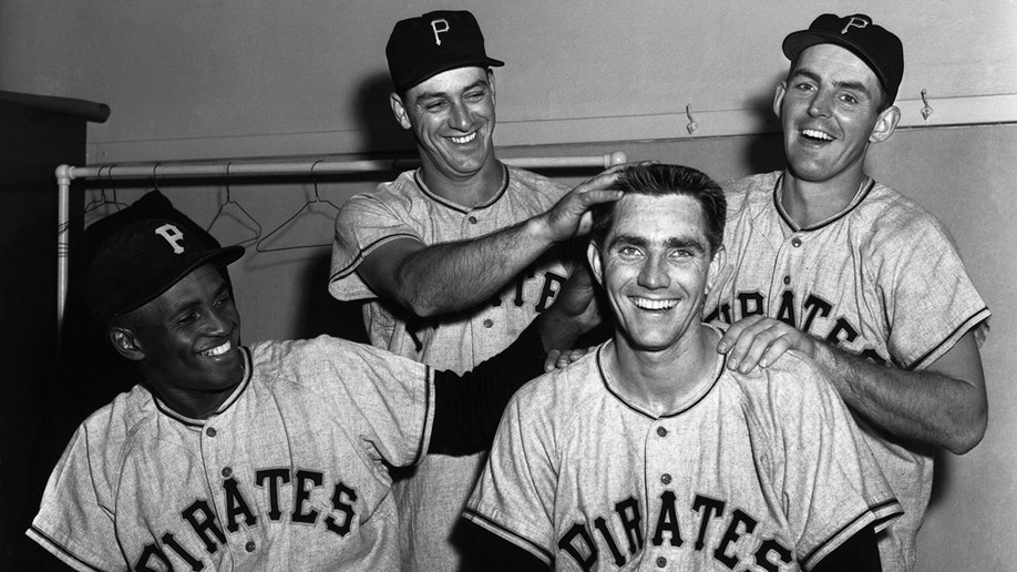 roberto clemente and pirates teammates