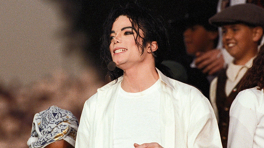 Michael Jackson performs at Super Bowl XXVII