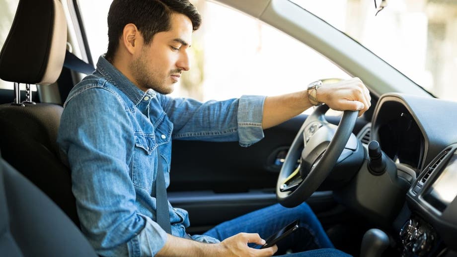 Teen hassled by friends when he won't drive unless all passengers are buckled up