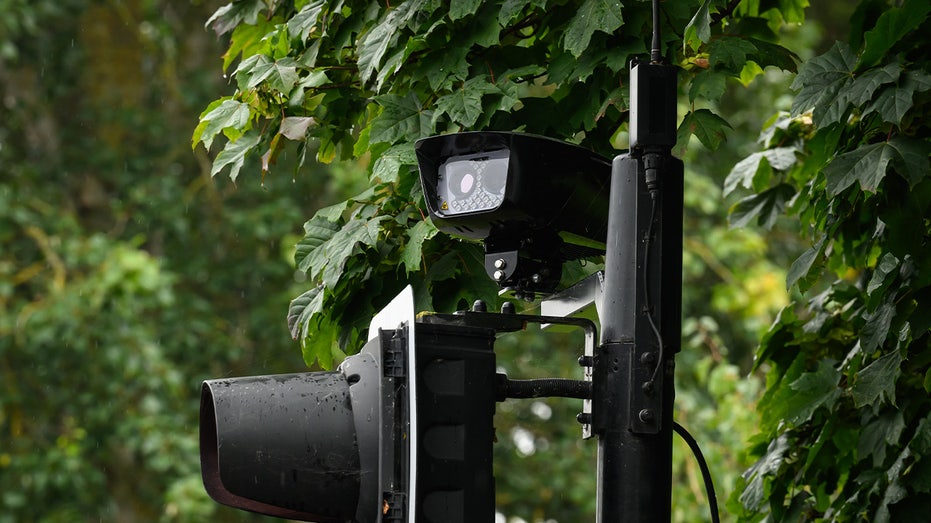 ‘Blade Runners’ take action after London installs cameras to track, fine drivers in the name of climate