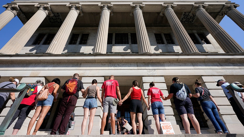 Tennessee lawmakers not expected to touch on gun-control in special session despite Nashville school shooting