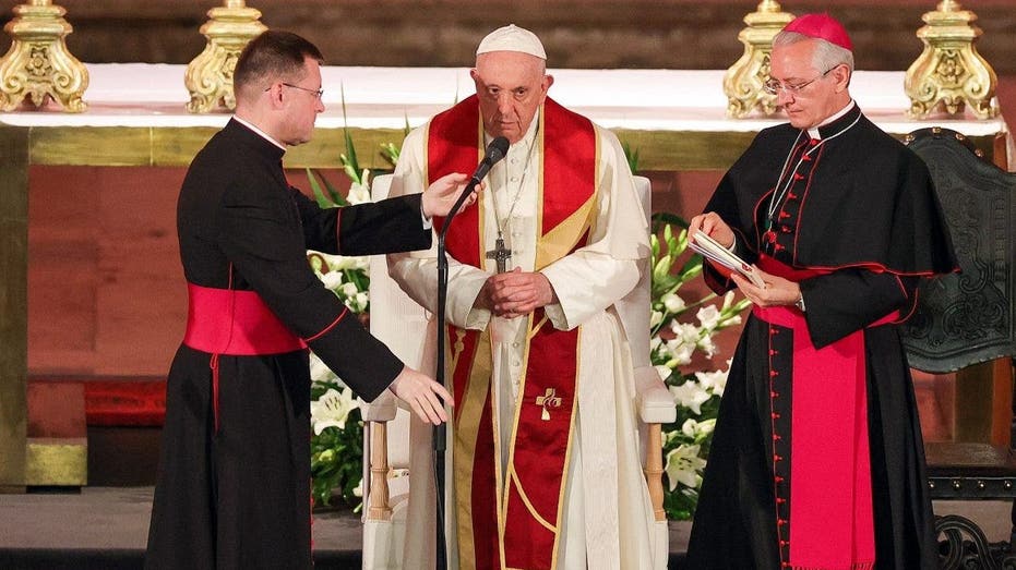 Pope Francis laments ‘secularism, indifference to God,’ urges recommitment to Jesus at World Youth Day vespers