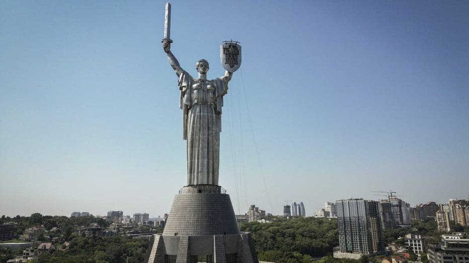 Ukraine strips hammer and sickle from gigantic ‘Motherland’ monument, replace with state trident