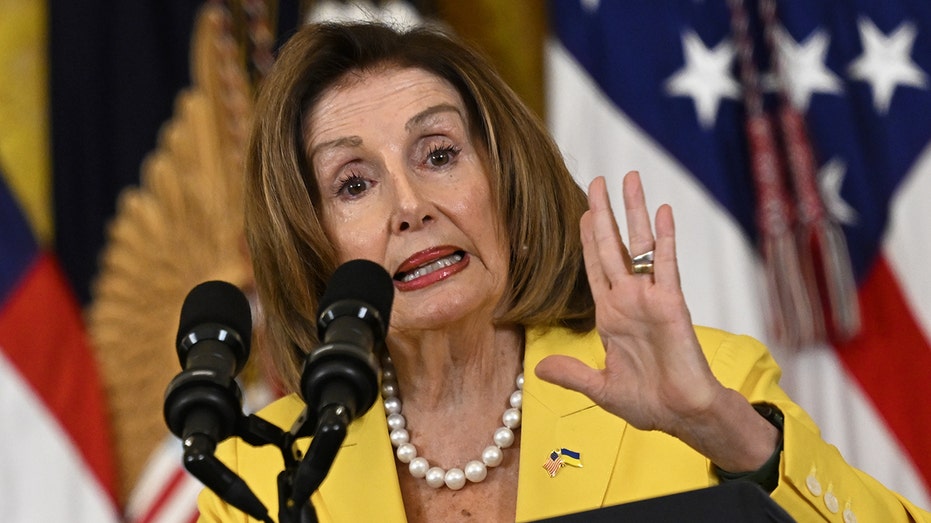 Nancy Pelosi repeatedly urges White House audience to clap: ‘That’s an applause line’