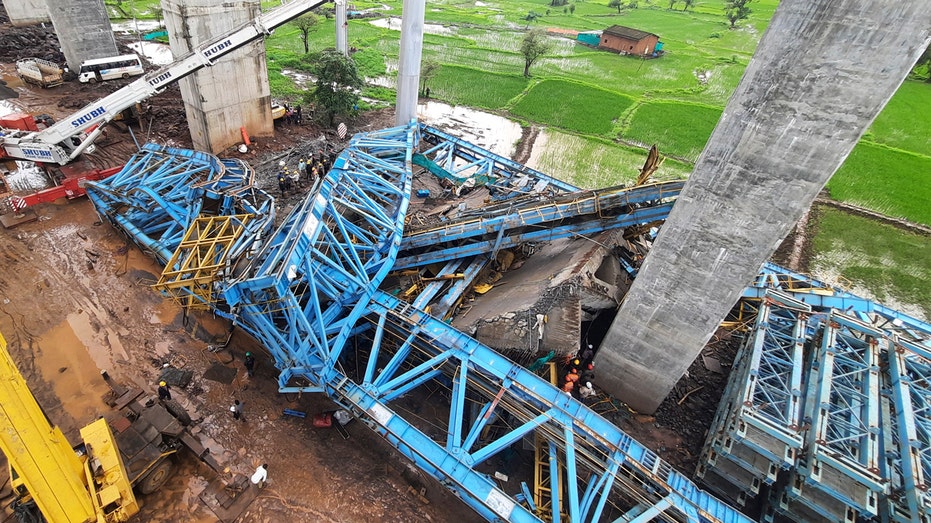 India crane collapse at highway construction site kills 16, injures several others