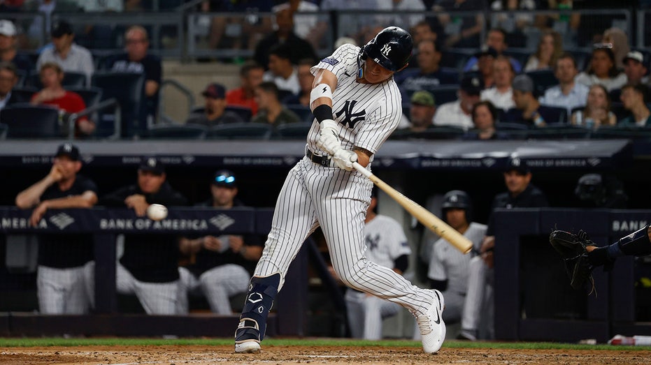 Yankees' Jake Bauers cuts lip after slamming helmet in frustration