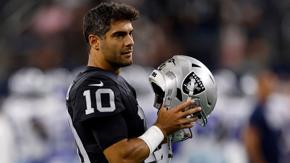 Raiders' flawed offense needs Jimmy Garoppolo to stop forcing the ball -  The Athletic