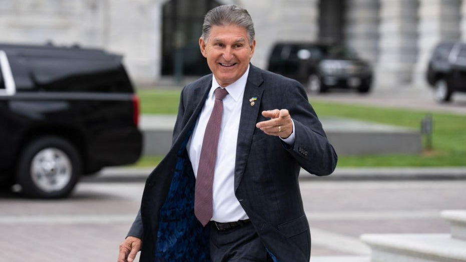 Manchin warns Dems, GOP have no reason to work together in third-party push: ‘It’s a business model’
