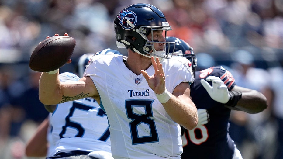 Tennessee Titans quarterback Will Levis (8) throws against the