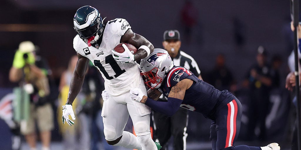 Eagles take big lead over Patriots, hold on for win on Tom Brady Day