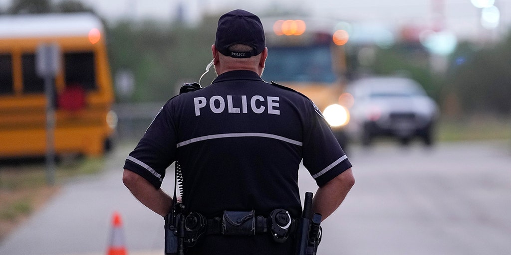 Texas school mandate requiring armed officers at every campus after deadly Uvalde shooting hits roadblocks - Vimarsana News