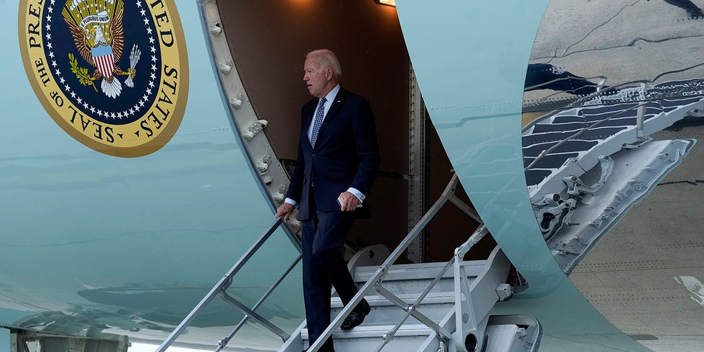 Biden aides push for the president to walk 'shorter distances on camera,' wear more comfortables shoes: Report - Vimarsana News