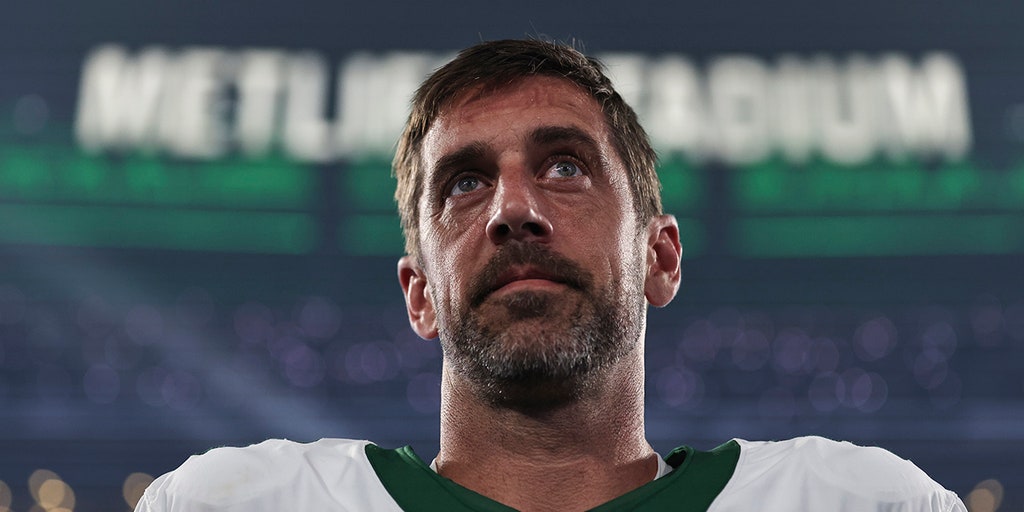 Aaron Rodgers, if cleared by doctors to fly, will be at Sunday