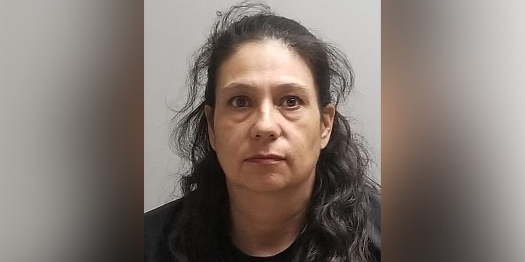 Texas sheriff's deputy near border falls 15-feet, injured in pursuit of human smuggler: 'Enough is enough' - Vimarsana News
