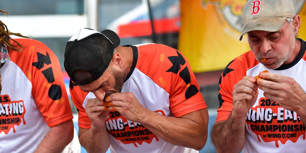 Aussie eater consumes record 276 Buffalo wings, tops American legend Joey  Chestnut for wing king crown