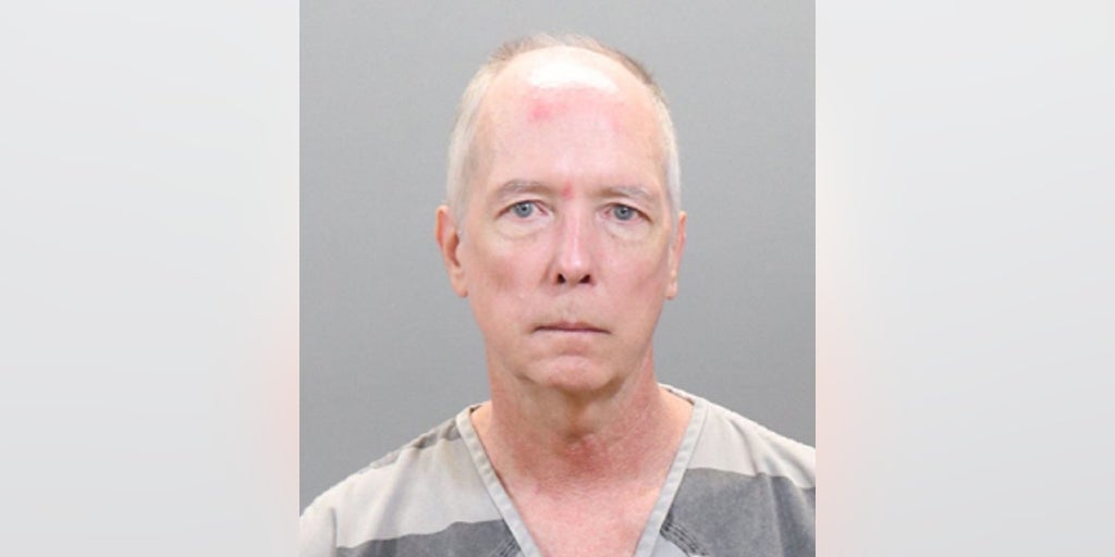 Tennessee man who threatened Little Caesars employees with rifle over pizza pleads guilty: report - Vimarsana News