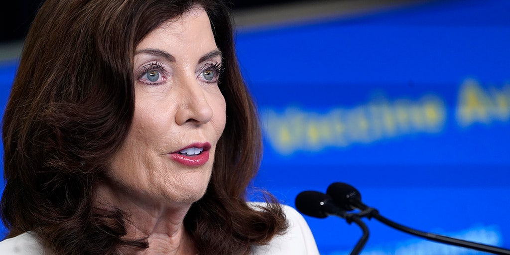 Democrat Gov. Kathy Hochul calls in National Guard amid New York's worsening migrant crisis - Vimarsana News