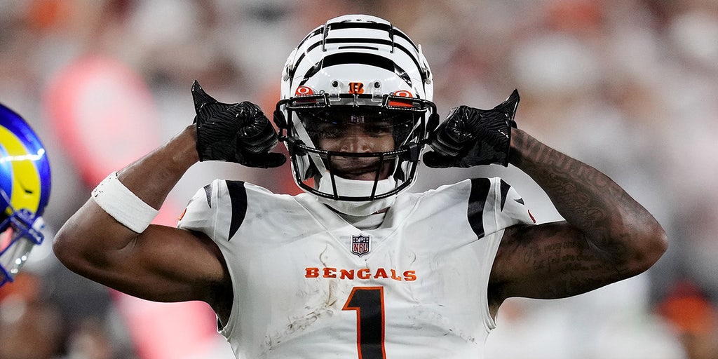 Ja'Marr Chase of the Cincinnati Bengals makes a 18-yard catch for a News  Photo - Getty Images