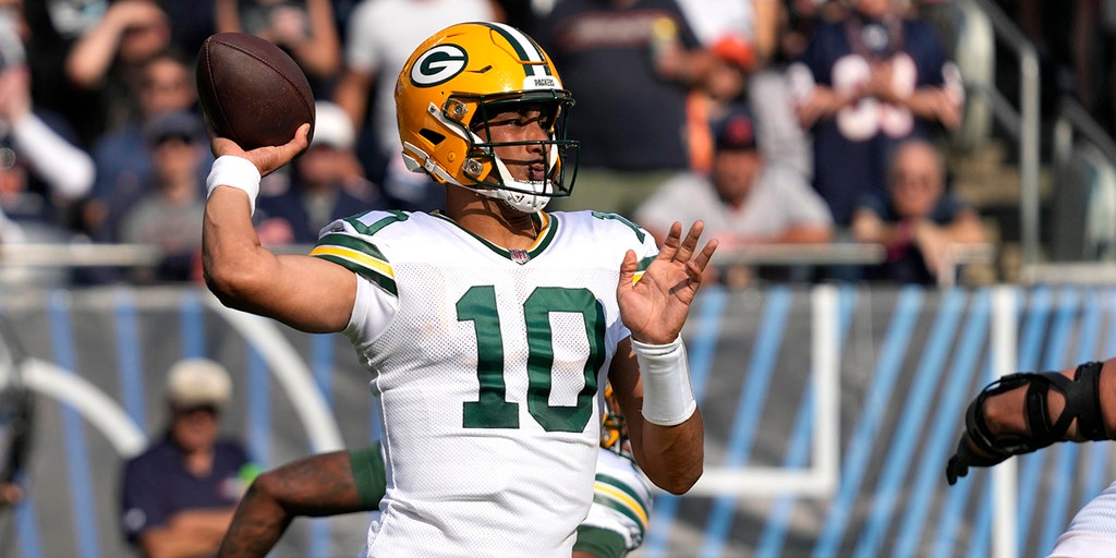 Jordan Love Throws Three Touchdowns as Packers Rout Bears in Opener -  Sports Illustrated Green Bay Packers News, Analysis and More