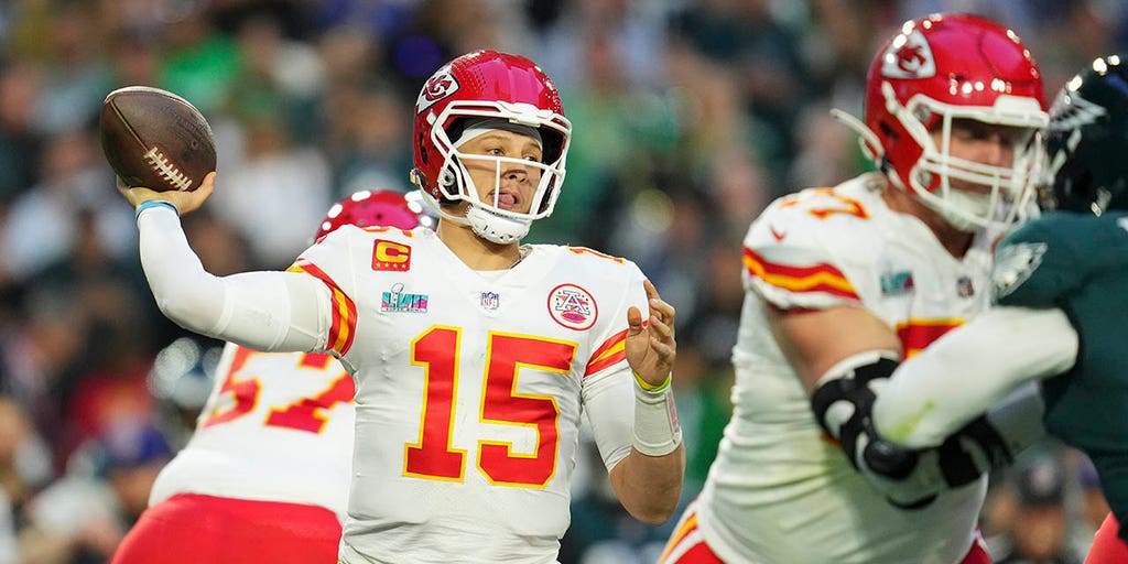 SUNDAY NIGHT FOOTBALL IS AGAIN HOME TO THE BEST & BRIGHTEST IN 2022 – TOM  BRADY VS. PATRICK MAHOMES, AARON RODGERS VS. JOSH ALLEN, BEARS VS. PACKERS,  COWBOYS VS. EAGLES AND MORE