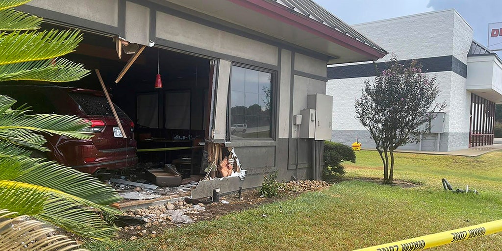 Wet roads, speed were factors in Houston-area Denny's crash that injured 23 - Vimarsana News