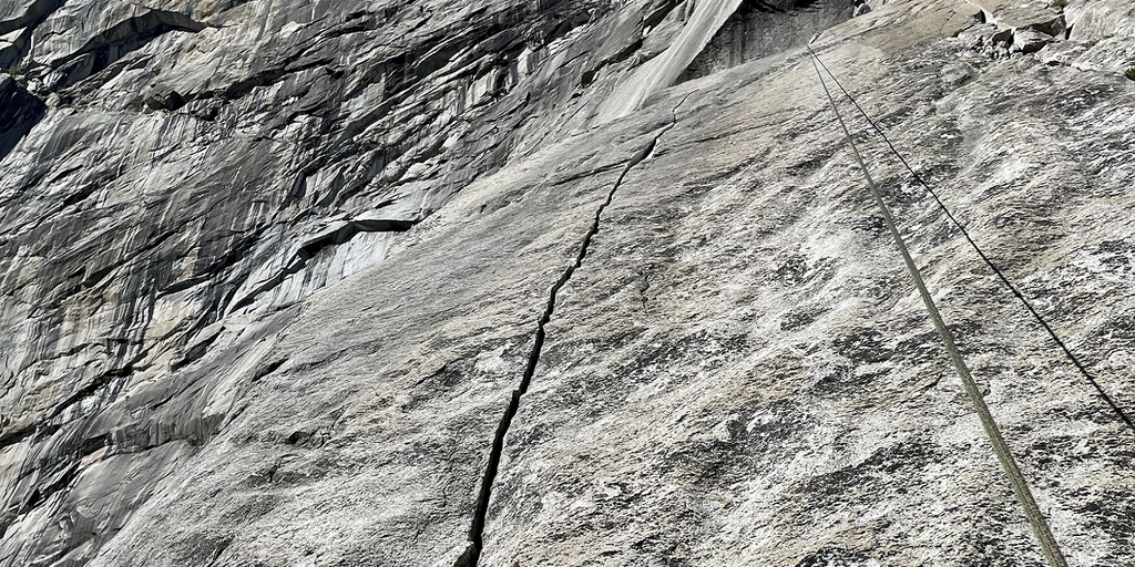 Popular rock climbing area closed in Yosemite National Park after crack forms in cliff - Vimarsana News