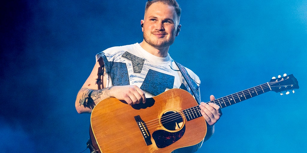 Country music star Zach Bryan receives police praise after apologizing for arrest - Vimarsana News