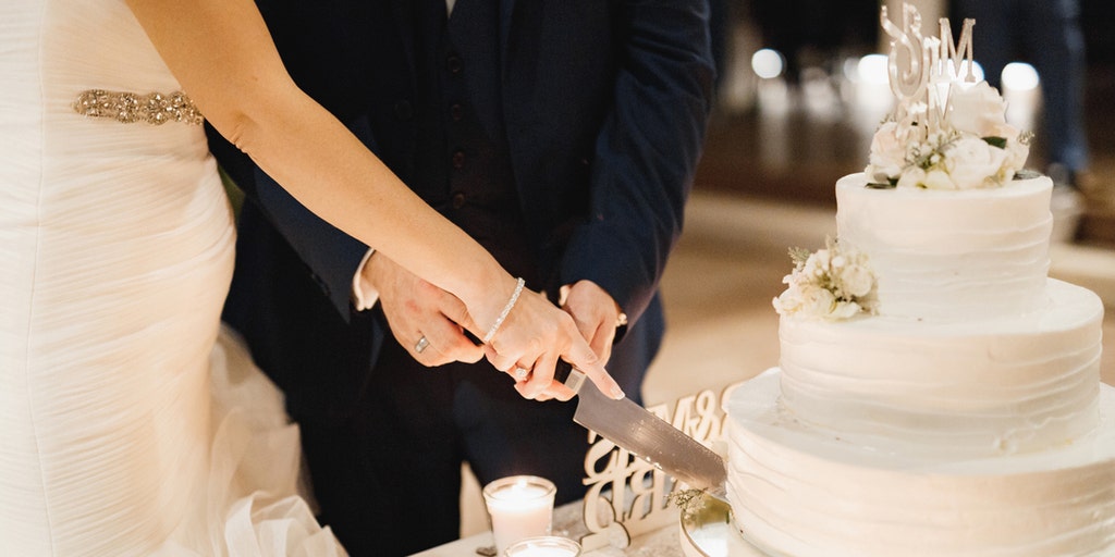 Beautiful Wedding Cake Decoration Wedding Reception Stock Photo 425136121 |  Shutterstock