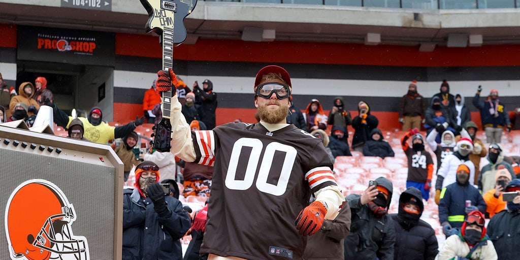 Jake Paul, lifelong Browns supporter, says he's 'transitioning' fandom to  division rival: '26 years of terror'