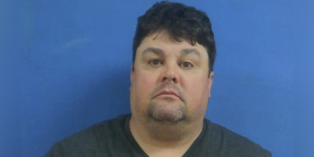 Tennessee mayor charged with assault after allegedly body slamming girlfriend's son over yard work payment - Vimarsana News