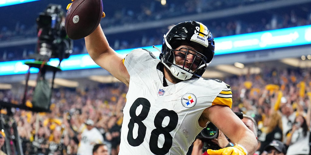 Steelers fans take over Allegiant Stadium in team's first trip to